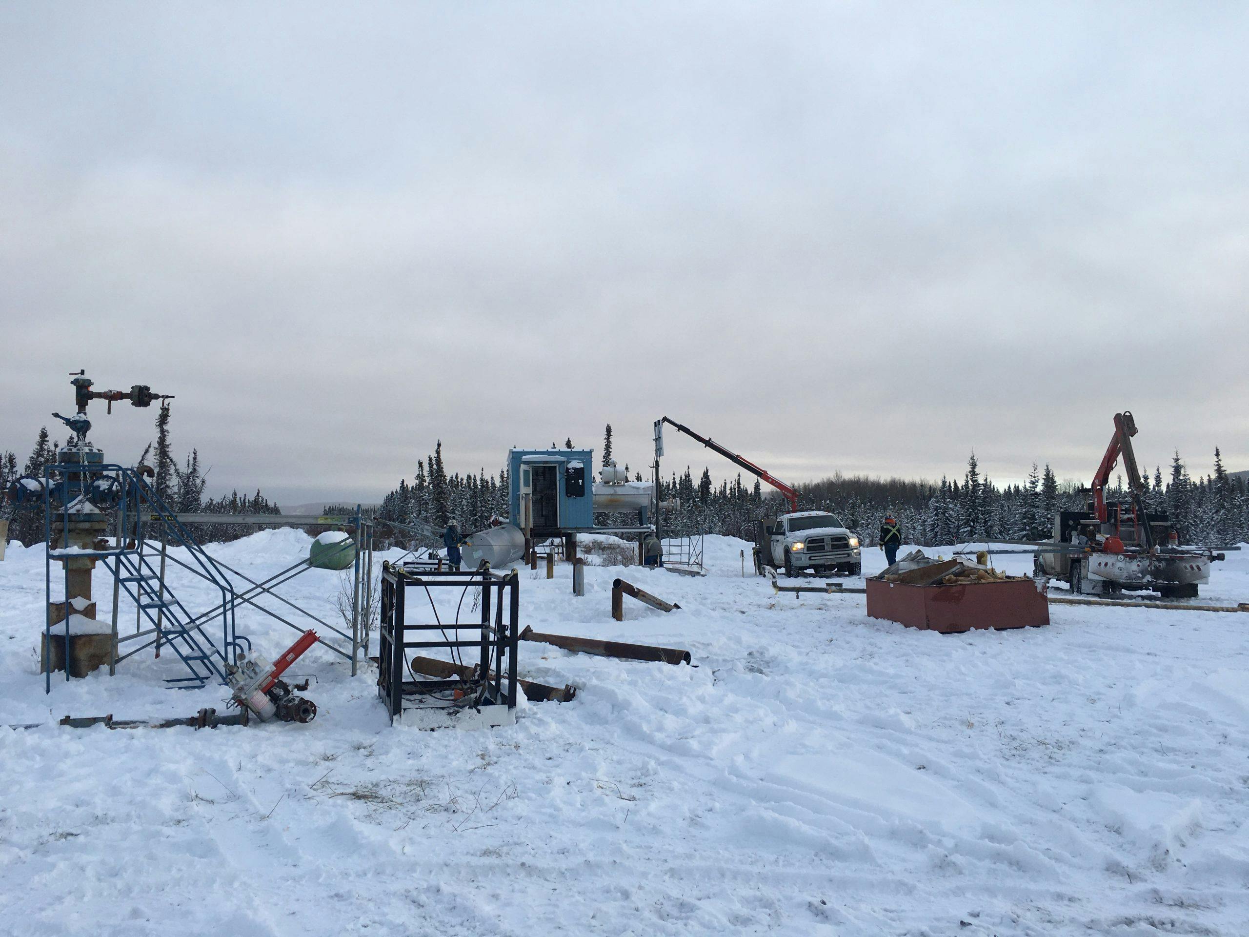 Crew decommissioning a wellsite in the winter